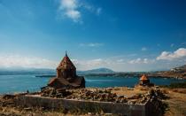 Сурб-Хач - Хуучин Крым дахь Арменийн эрэгтэй хийд Арменийн хамгийн үзэсгэлэнтэй сүм хийдүүд