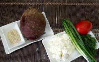 Dietbetssallad med keso Sallad med rödbetor och keso